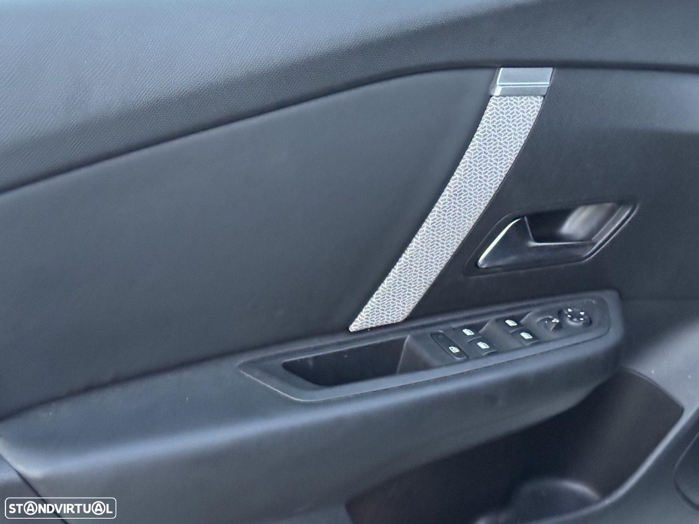 Citroën C4 1.2 PureTech Shine Pack EAT8 - 7