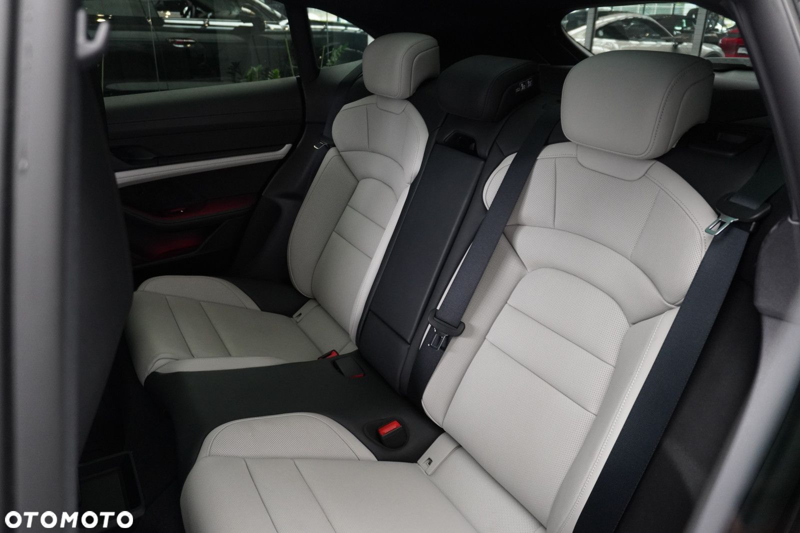 Porsche Taycan 4S Cross Turismo - 13