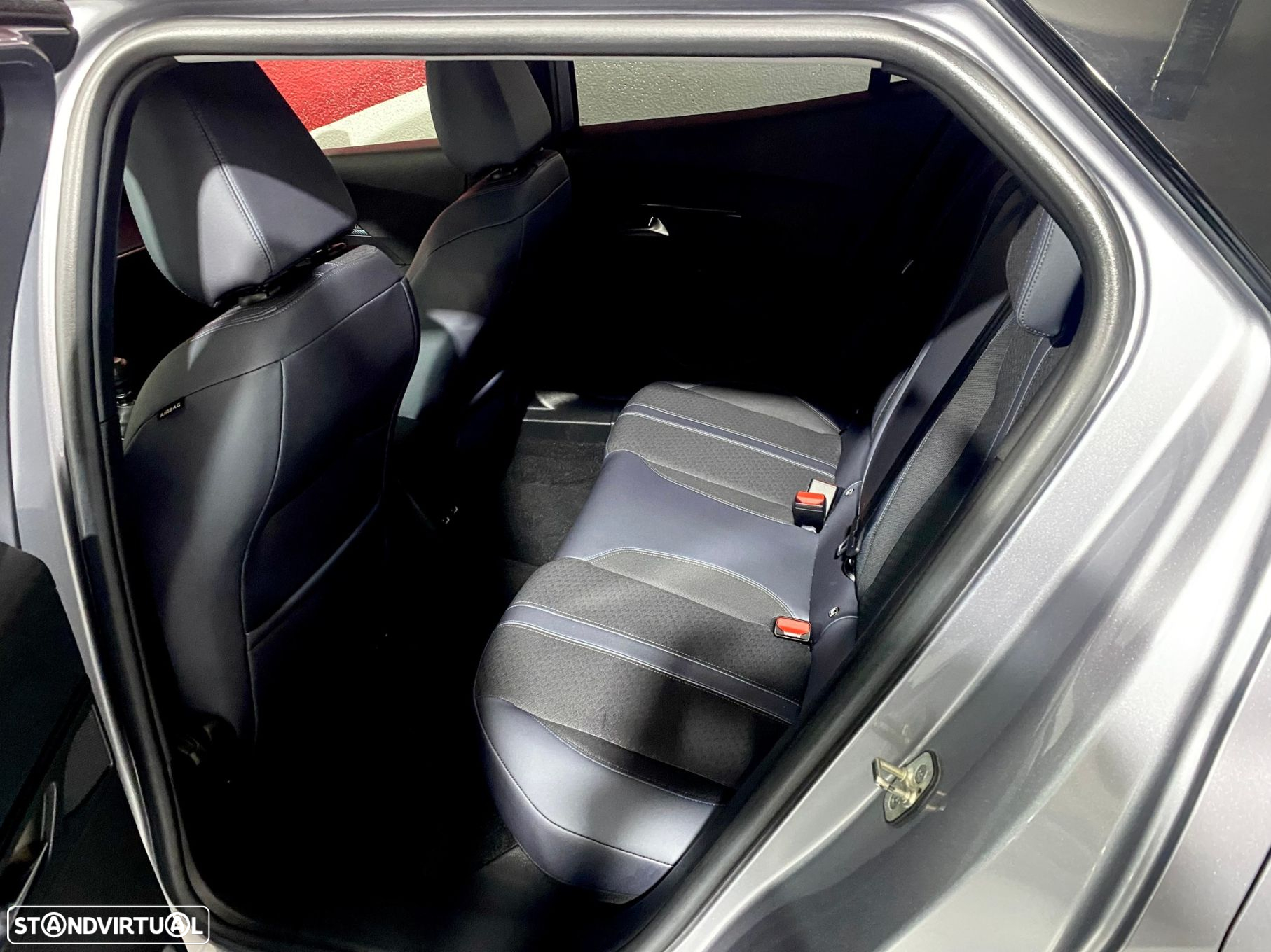Peugeot 2008 1.2 PureTech Allure - 31