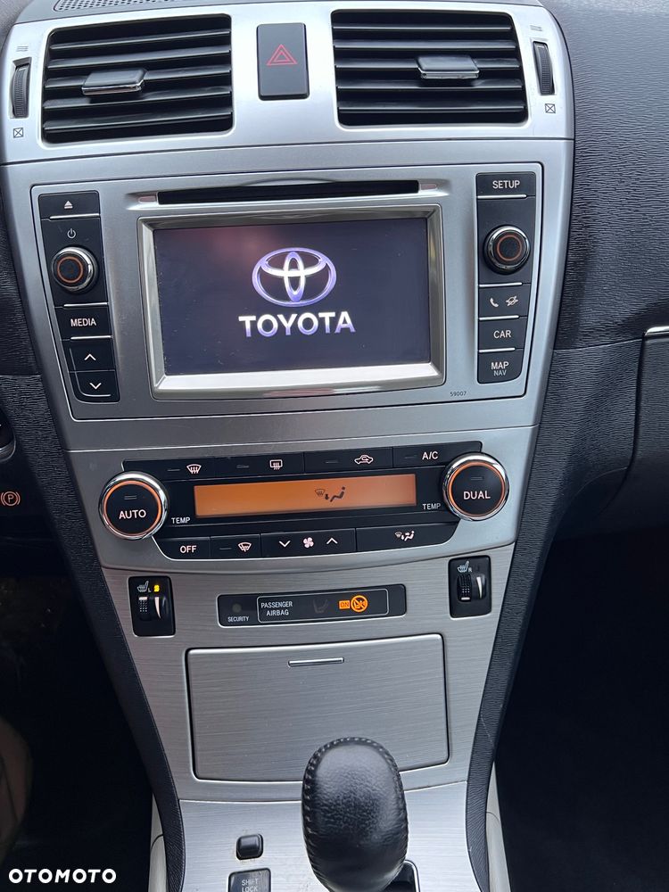 Toyota Avensis 1.8 Premium MS - 25