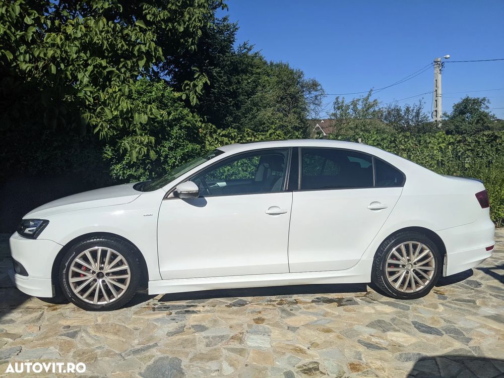 Volkswagen Jetta - 1