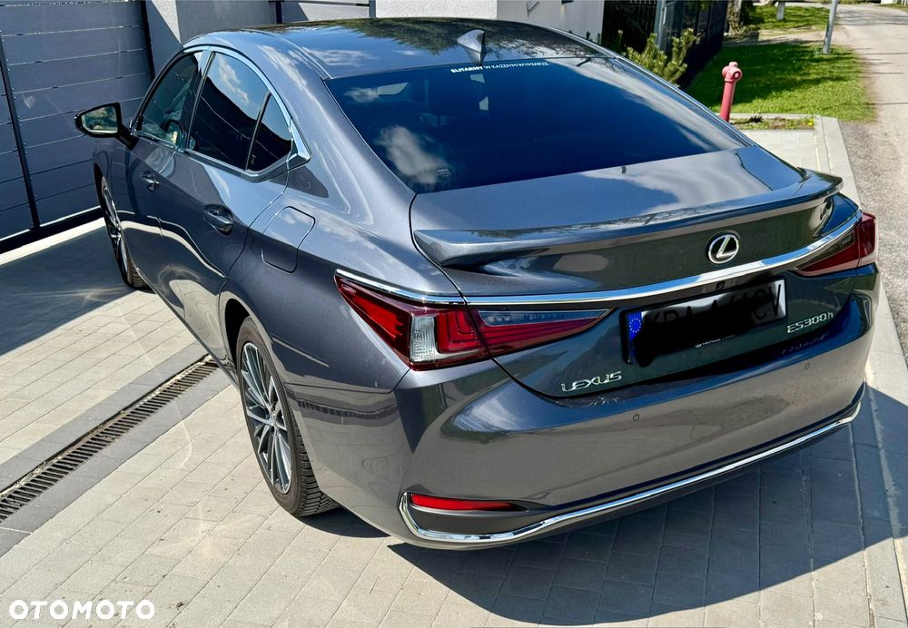 Lexus ES 300h Business Edition - 4