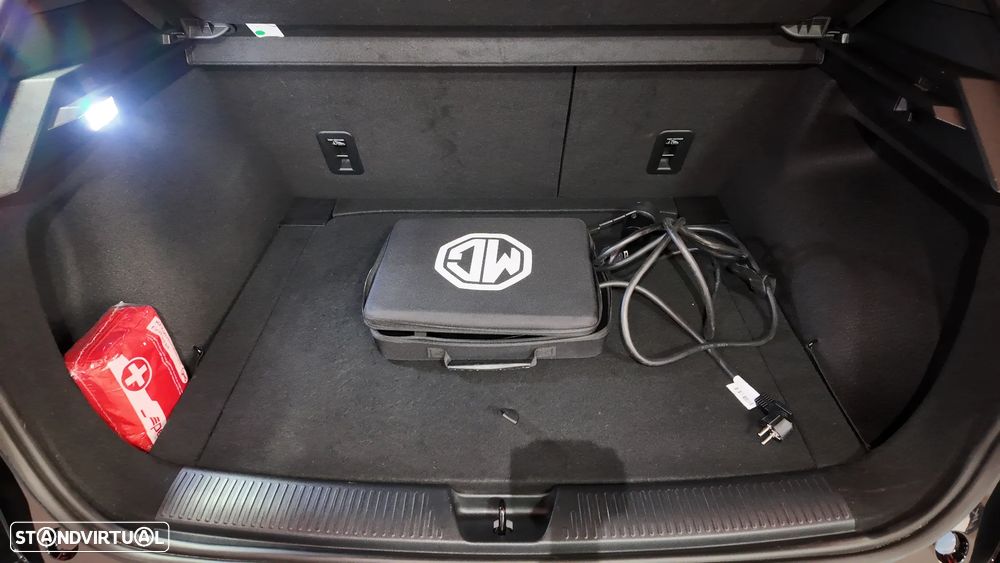 MG MG4 64 kWh Luxury - 39