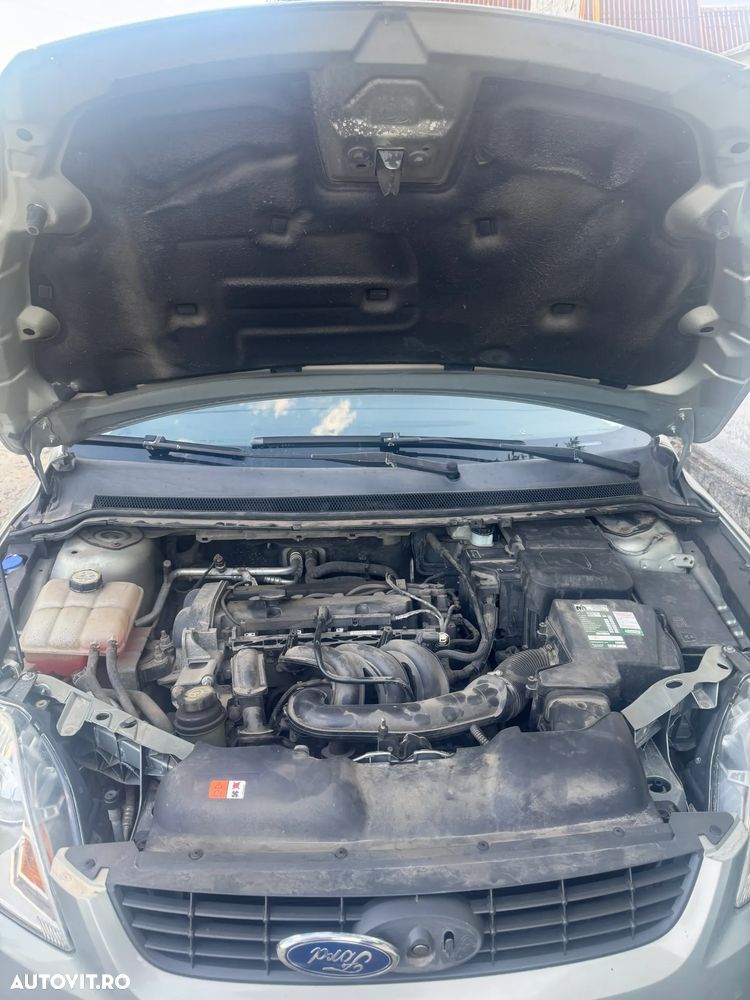 Ford Focus 1.4i Trend - 12
