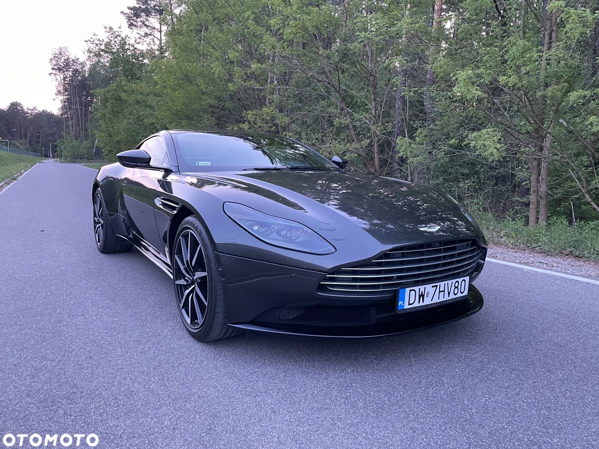 Aston Martin DB11 V8 - 1