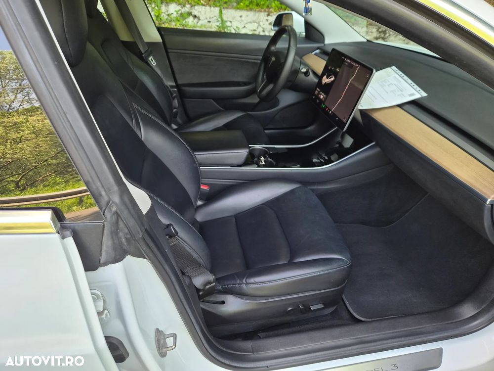 Tesla Model 3 - 35