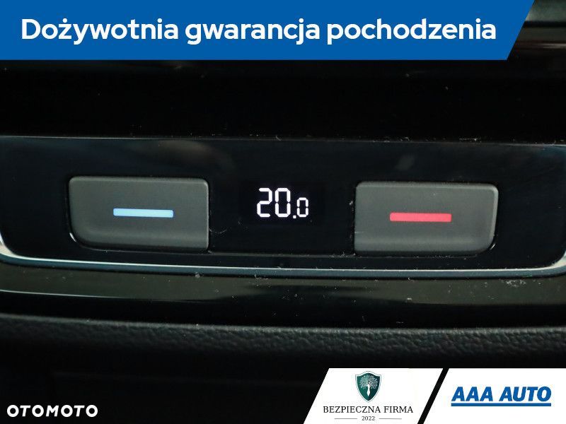 Volkswagen Passat - 12