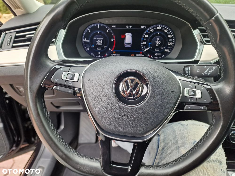 Volkswagen Passat - 18