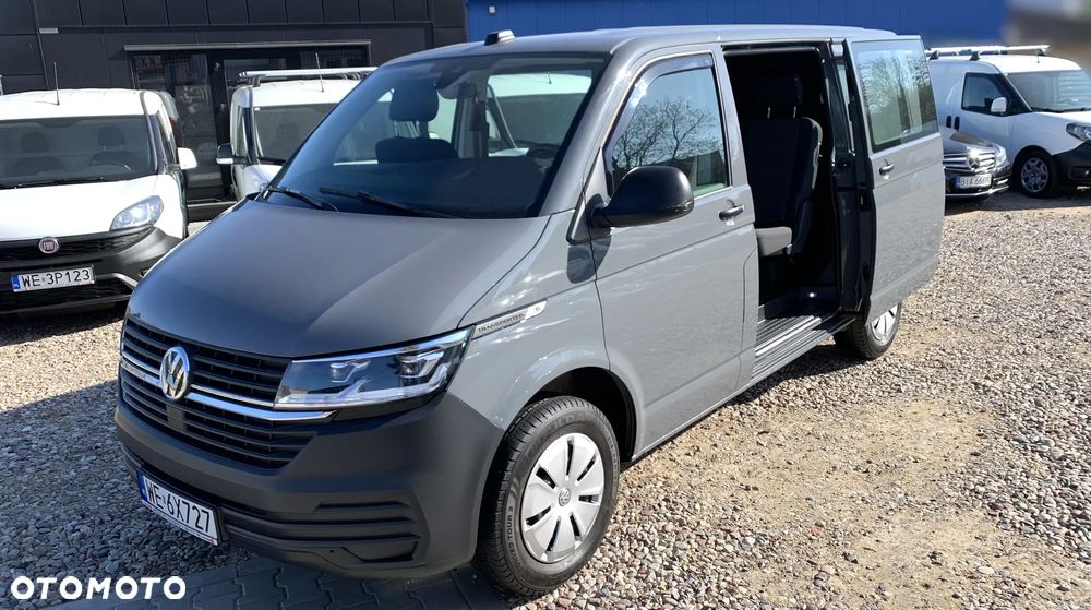 Volkswagen TRANSPORTER MOCNY T6 SILNIK DNA 2.0TDI MOC 150KM DSG7 SKRZYNIA AUTOMAT Ilość miejsc 9 osobowy ZABUDOWA KOMBI VAN MINIBUS SPECJALNA CARAVELLE Lampy Bi-LED Kamera  Radar 2x boczne drzwi przesuwne! Aktywny tempomat, Asystent pasa, System zmiany pasa, Podgrzewane fotele, Dwustrefowa Klimatyzacja i ogrzewanie! Fabryczne oryginał WEBASTO 5kW THERMO COMFORT SE Szybkie nagrzewanie silnika zimą! - 2