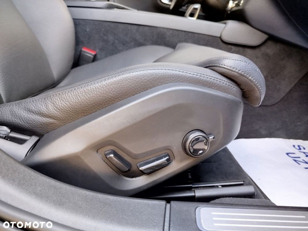 Volvo V90 Cross Country B6 B AWD Ultimate - 32