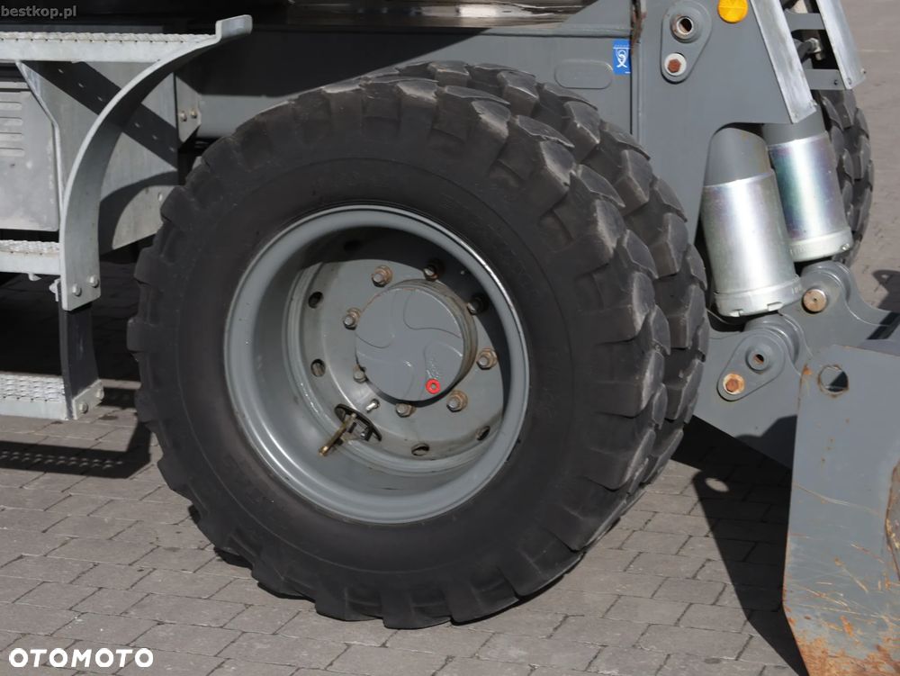 Liebherr A910 Compact - 22