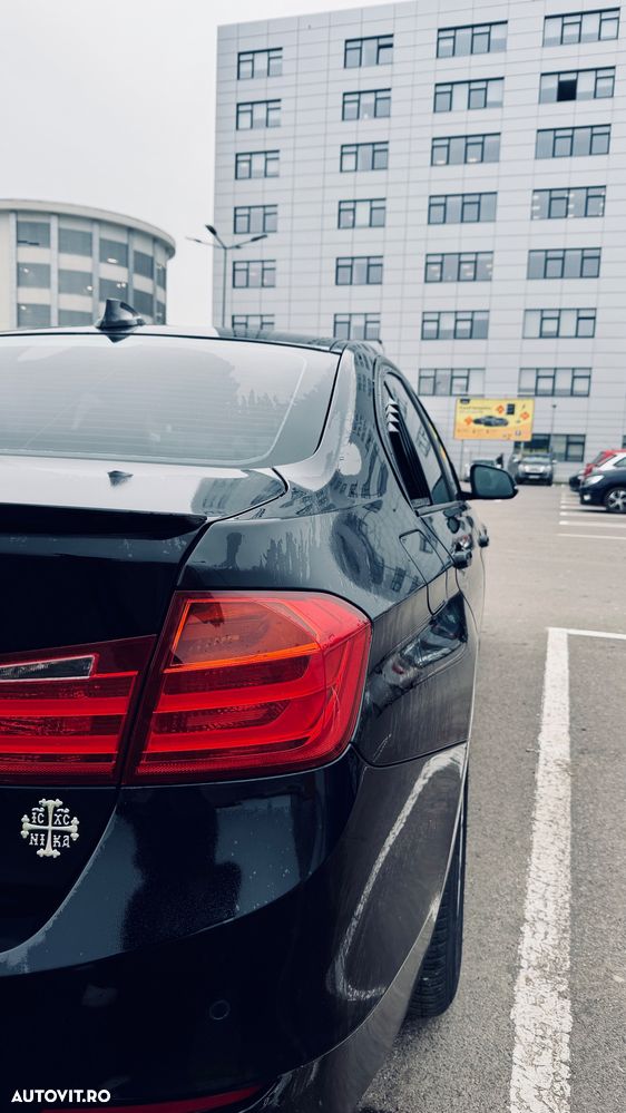 BMW Seria 3 320i - 4