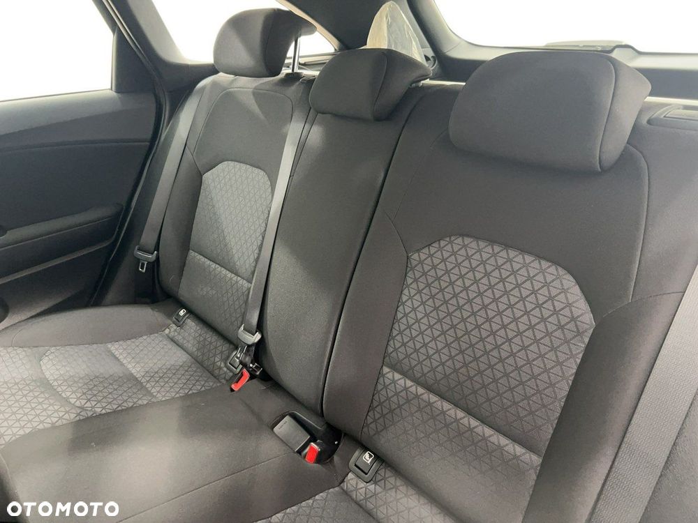 Kia Ceed - 12