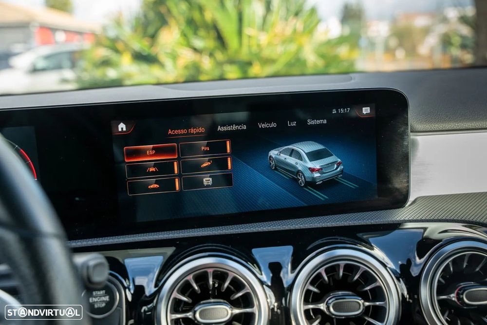 Mercedes-Benz A 250 Limousine e AMG Line - 12