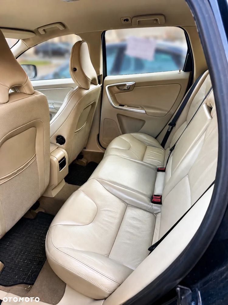 Volvo XC 60 - 4