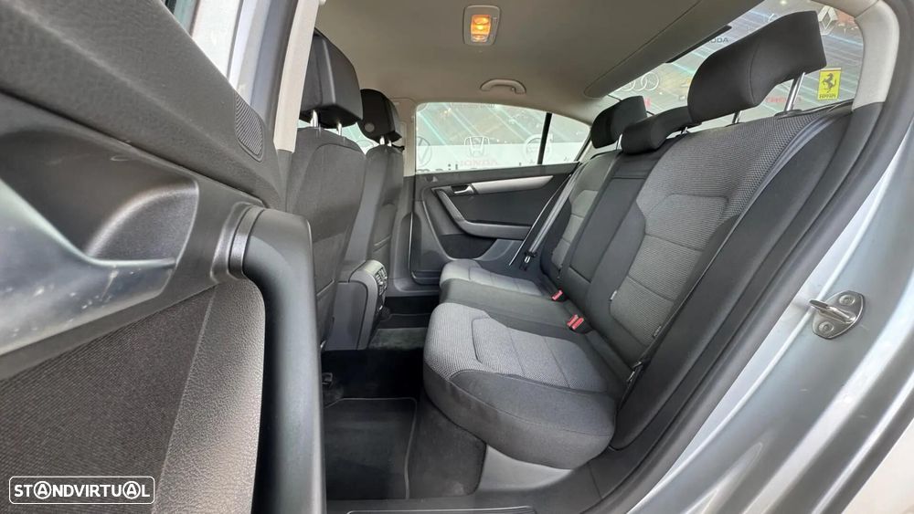 VW Passat 1.6 TDI BlueMotion - 20