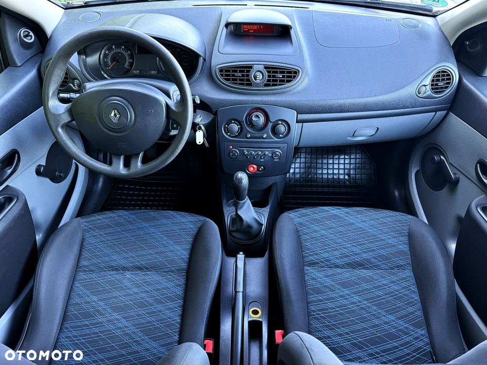 Renault Clio - 25