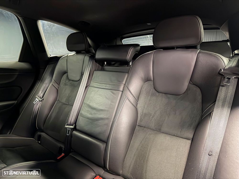 Volvo XC 60 2.0 B5 R-Design AWD - 11