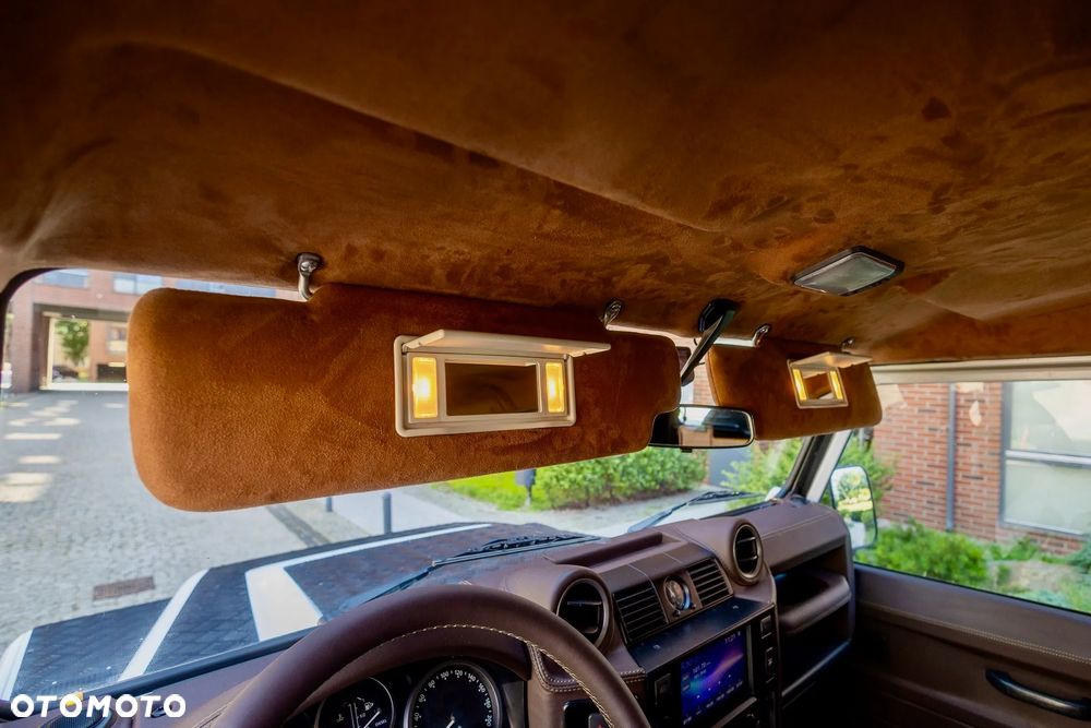 Land Rover Defender 2.2 TD4 E - 12