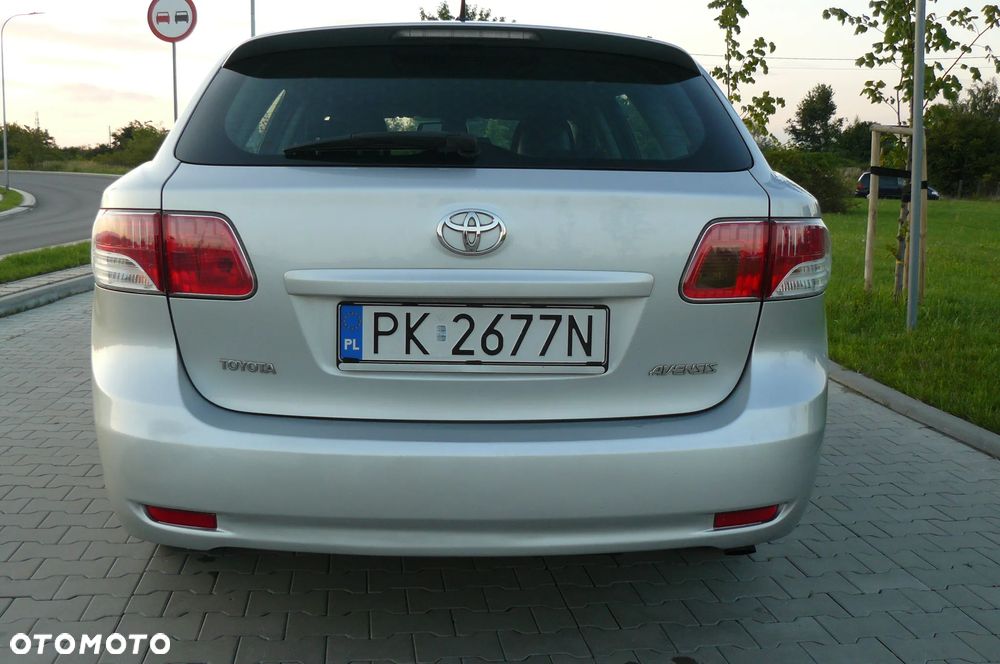 Toyota Avensis - 12