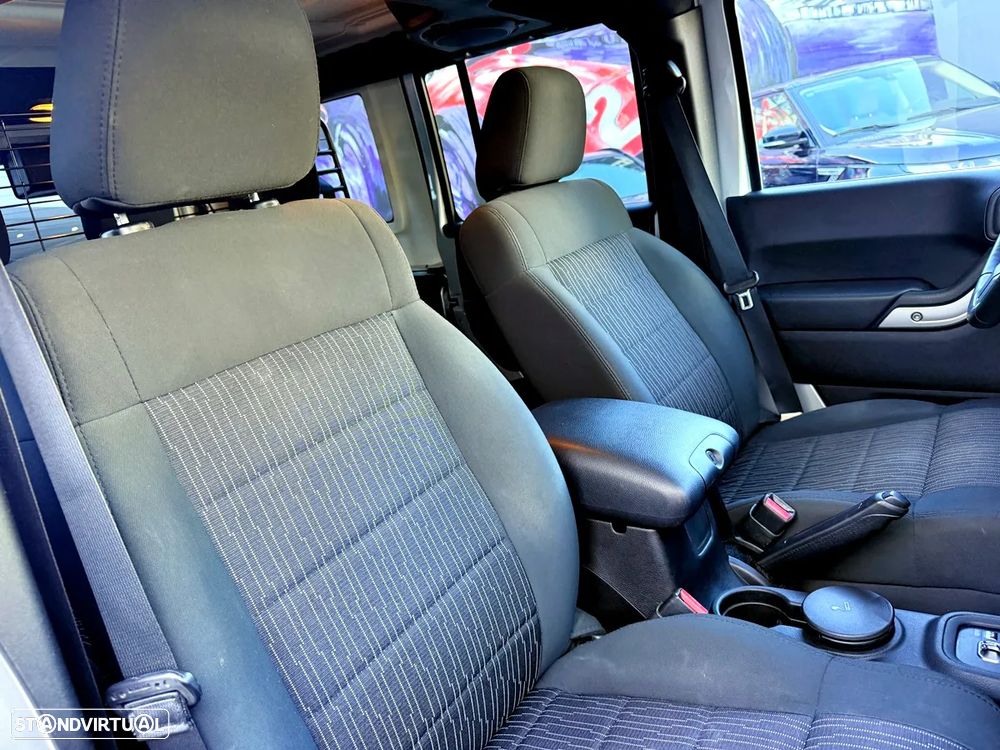 Jeep Wrangler Unlimited 2.8 CRD ATX Sahara Adventure Edition - 26