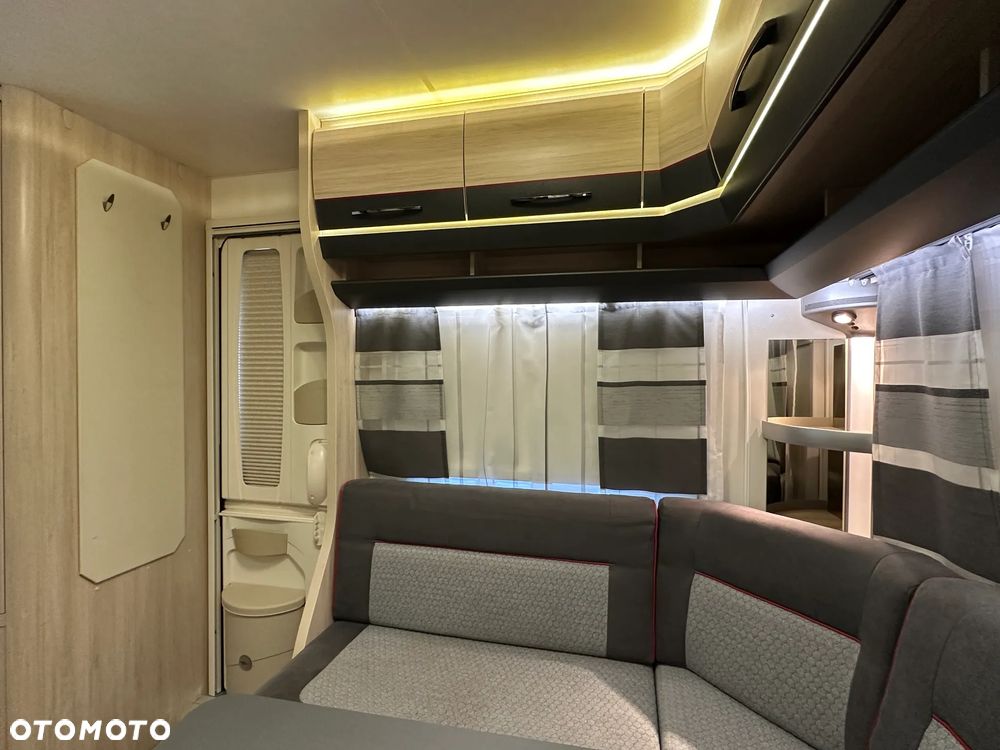 Hobby 460 UFE DE LUX EDITION z napędem i markizą pompowaną. - 14