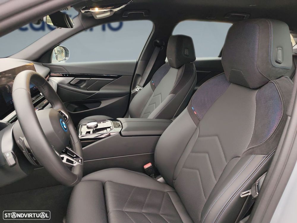 BMW 530 e Pack Desportivo M - 11