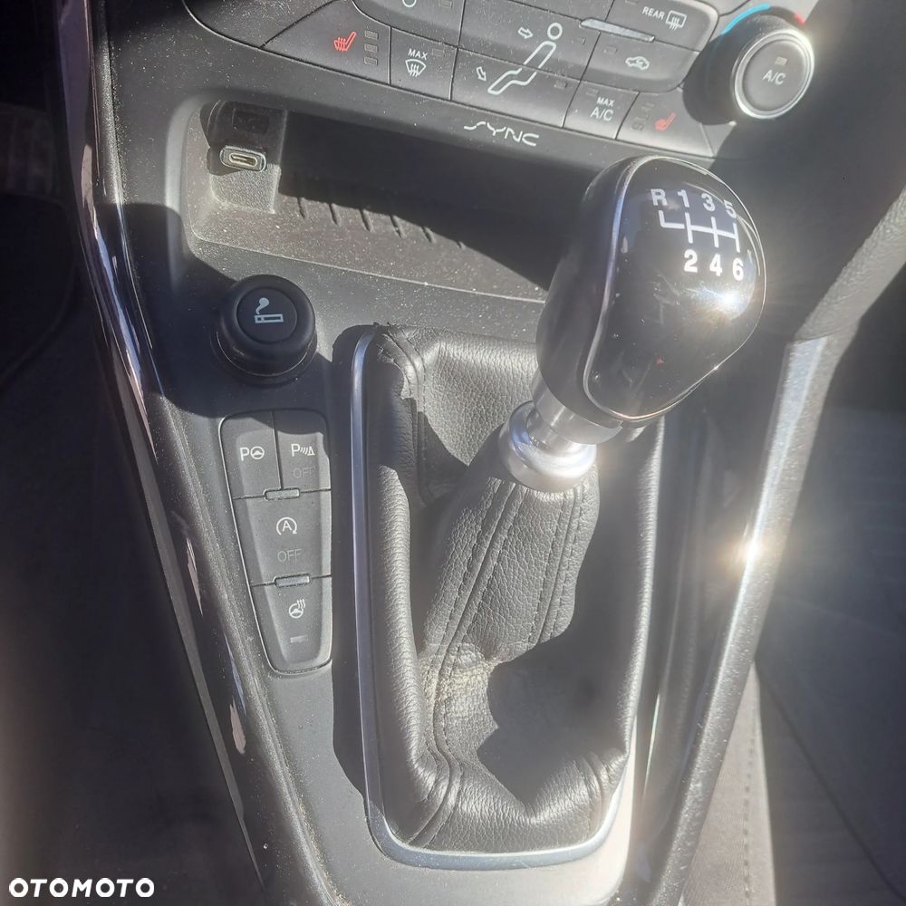 Ford Focus 1.0 EcoBoost Titanium - 11