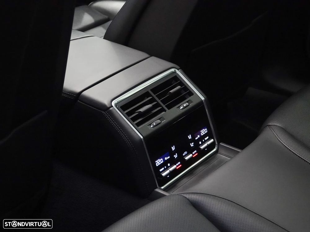 Porsche Panamera 4 E-Hybrid - 47