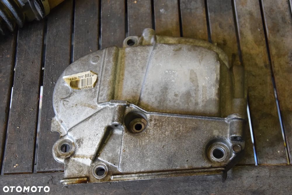 Renault Dacia 1.6 16V Osłona obudowa paska rozrządu 8200294625 - 1