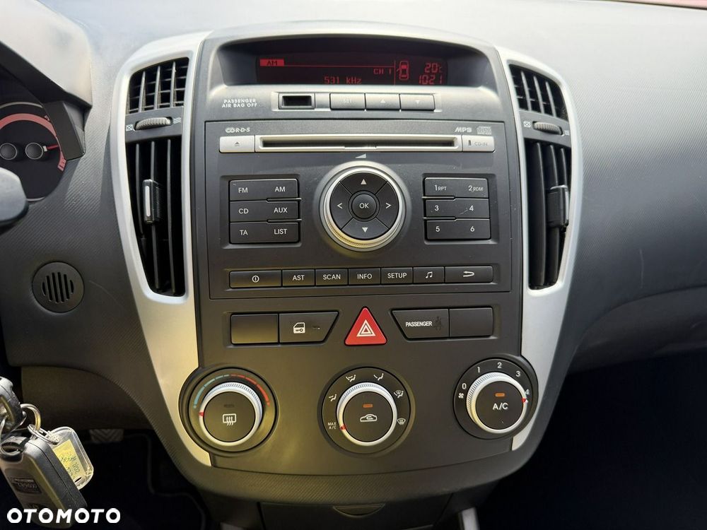 Kia Ceed 1.4 CVVT Dream-Team Edition - 14