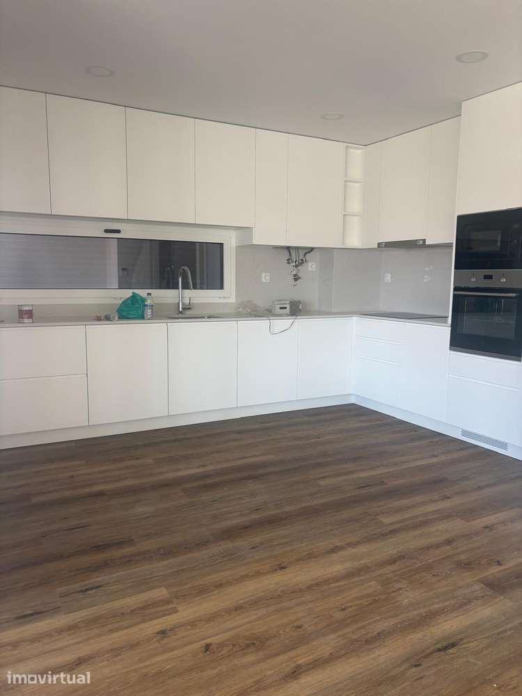 Apartamento T5 duplex com varanda e garagem - Grande imagem: 2/26