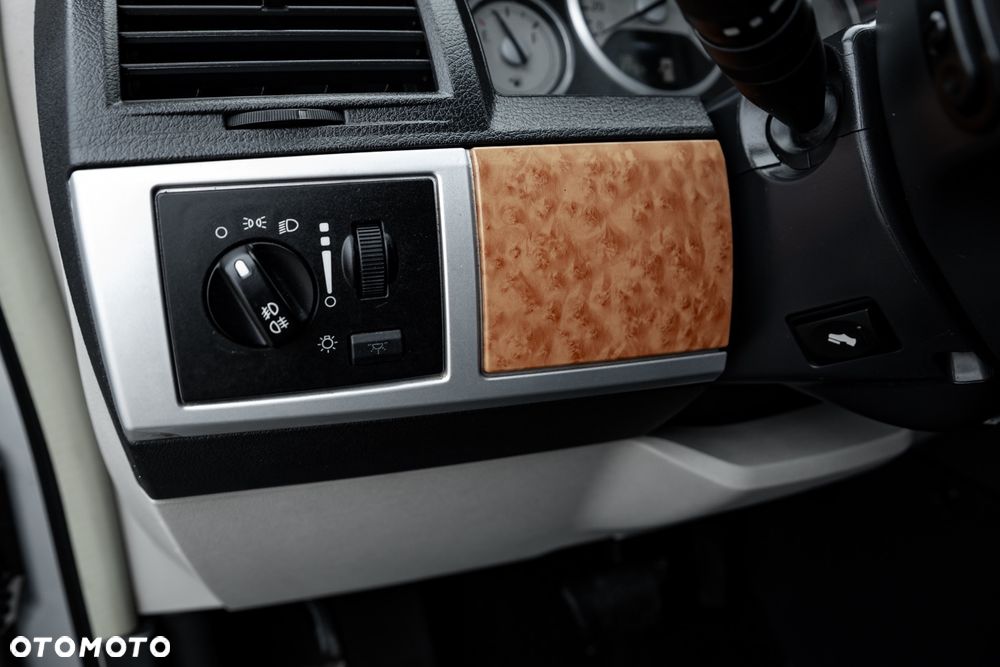 Chrysler Grand Voyager 2.8 CRD Limited - 29