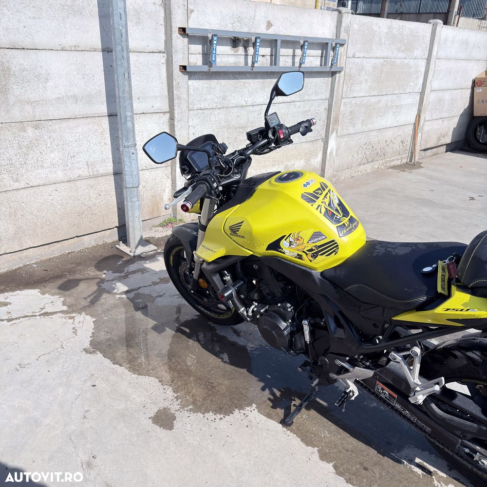 Honda CB 750 Hornet - 7