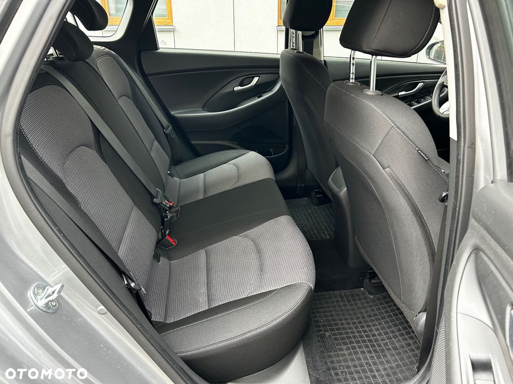Hyundai i30 1.5 DPI Classic + - 21