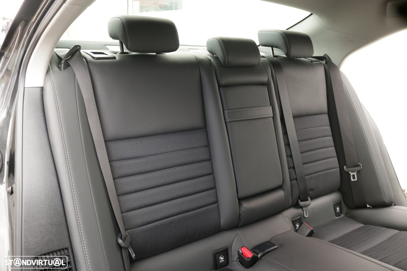 Lexus IS 300H Executive - 25