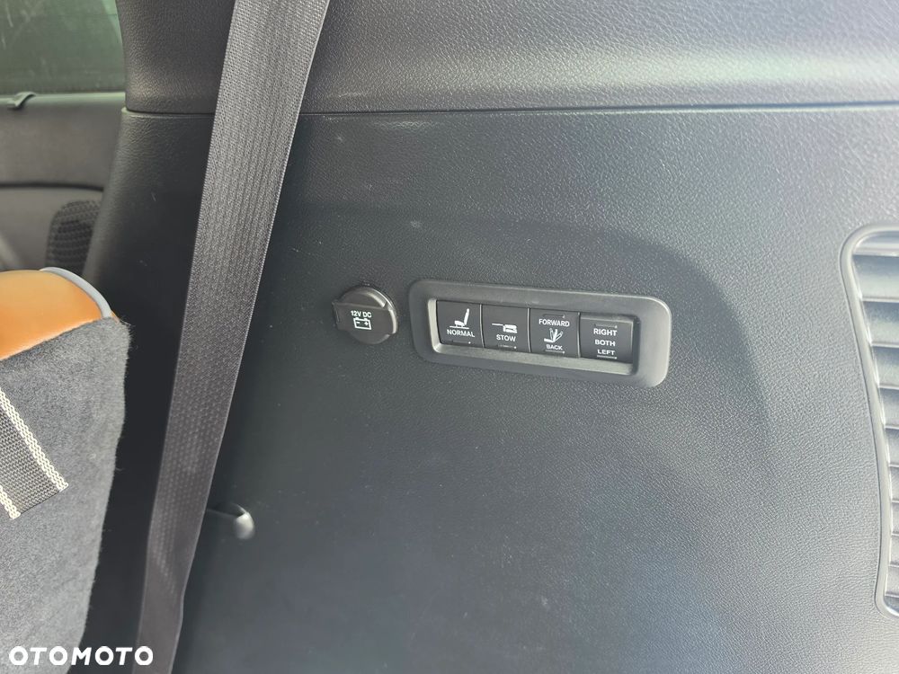 Chrysler Pacifica - 28