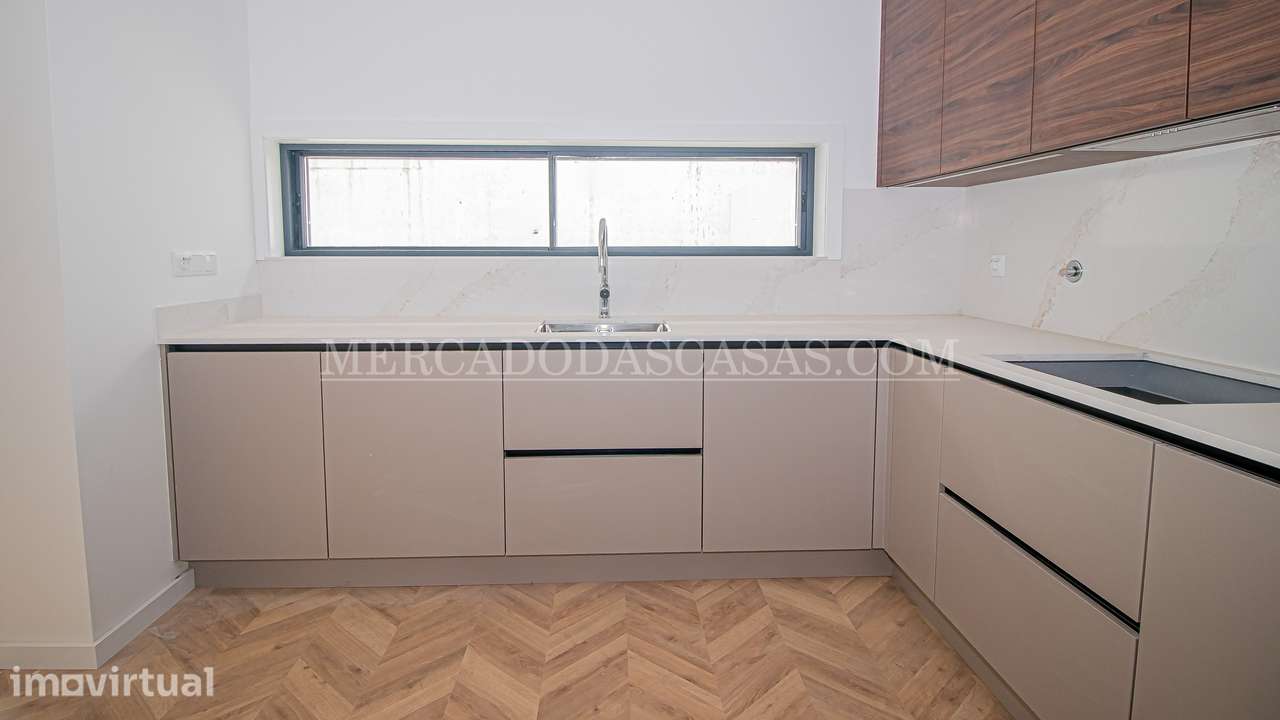 Moradia T3 minimalista e apelativa, acabamentos de excelência - Grande imagem: 3/21
