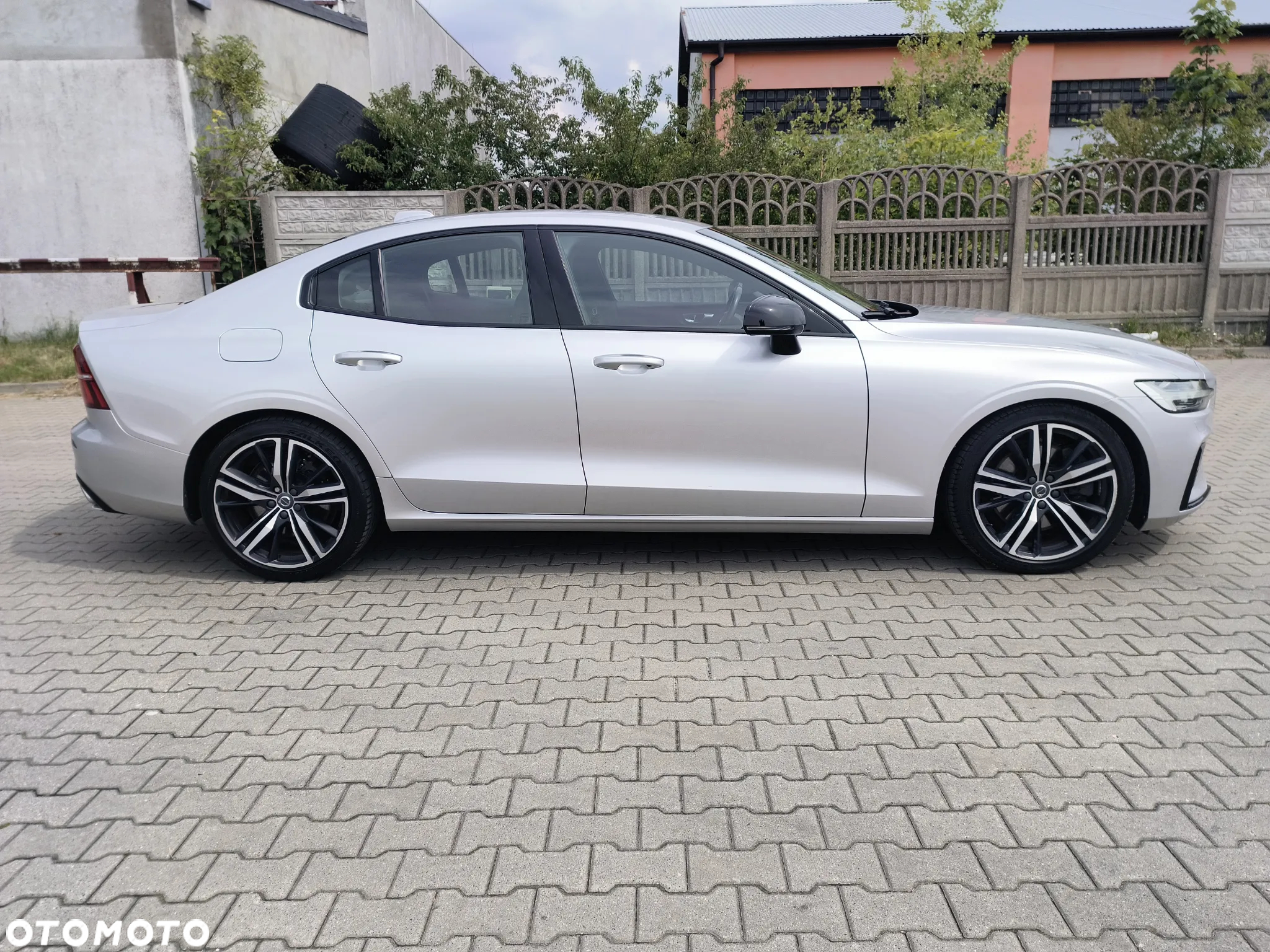 Volvo S60 T5 AWD R-Design - 4