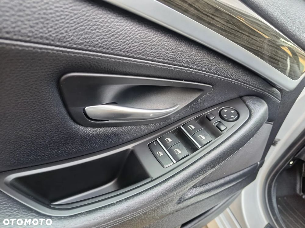 BMW Seria 5 520d xDrive Luxury Line - 29