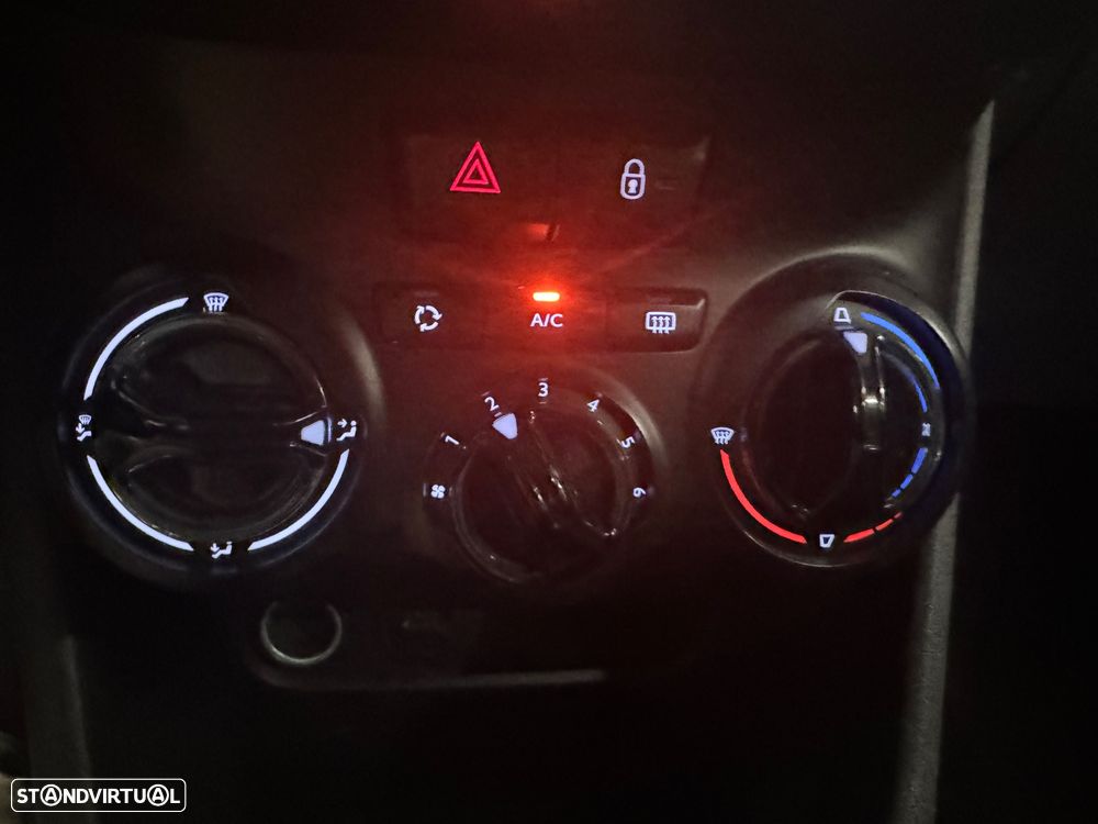 Peugeot 208 1.2 VTi SE Style - 17