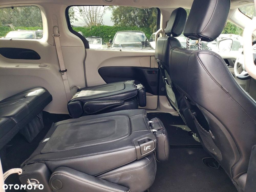 Chrysler Pacifica - 10
