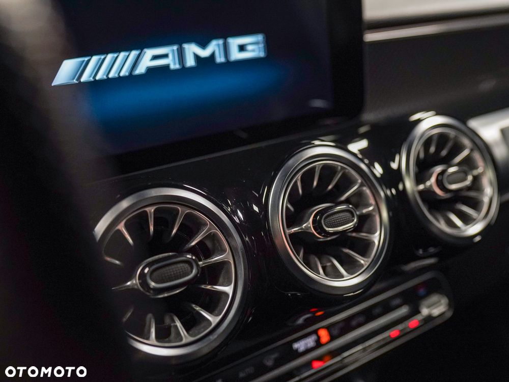 Mercedes-Benz GLB - 25