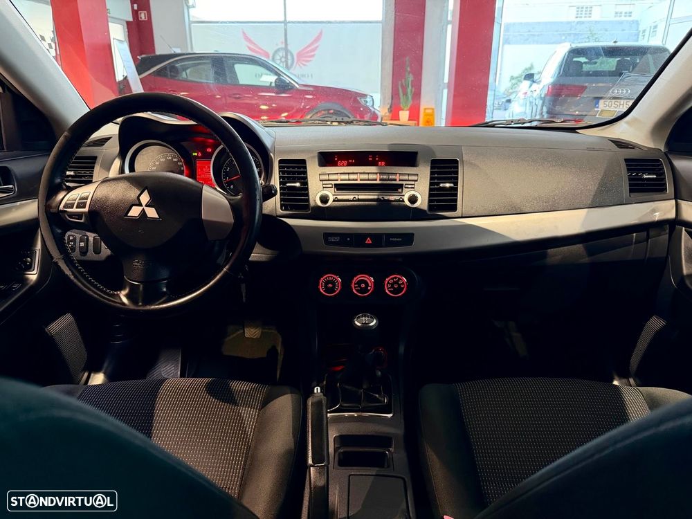 Mitsubishi Lancer - 10