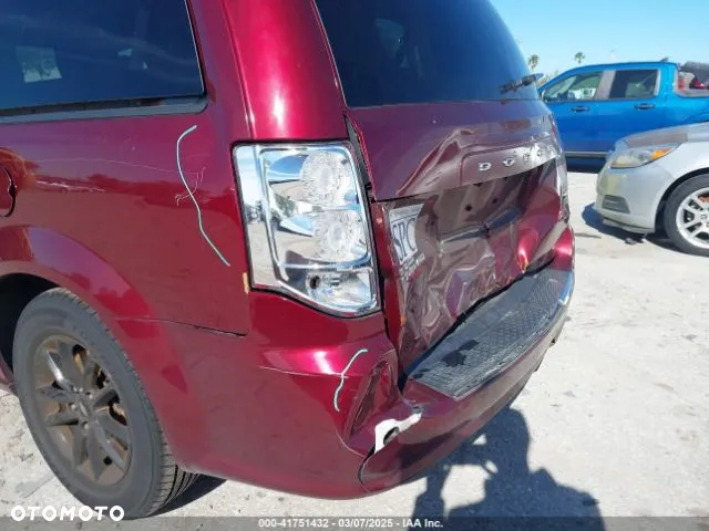 Dodge Grand Caravan - 10