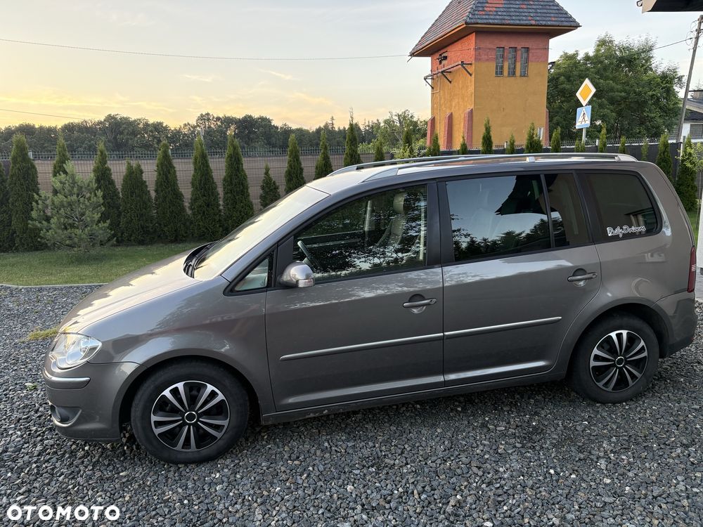 Volkswagen Touran - 2