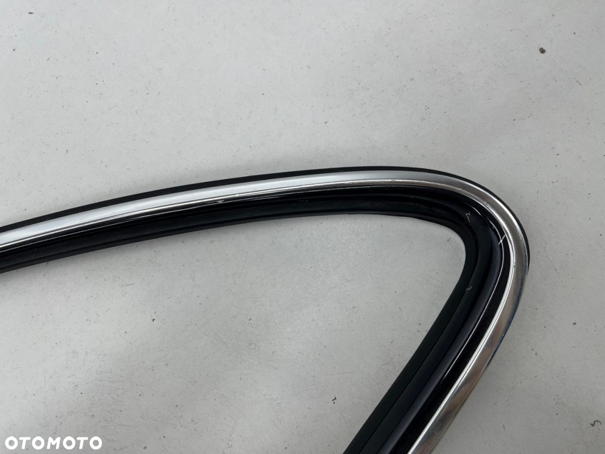 Listwa Mercedes CLK W208 C208 coupe 97-02r. lewa tylna zewnętrzna ozdobna szyby bocznej karoseryjnej - 5
