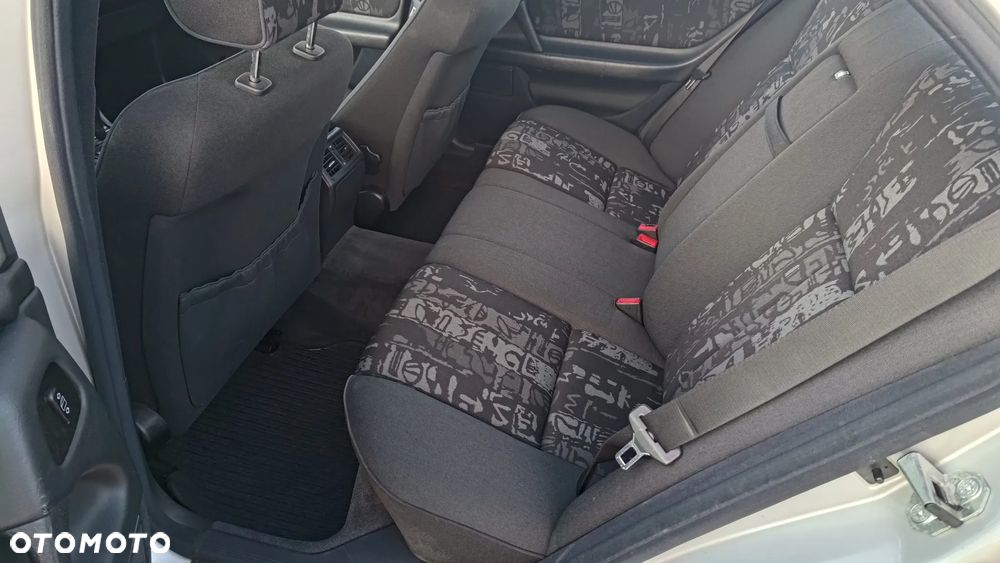 Mercedes-Benz Klasa E - 9