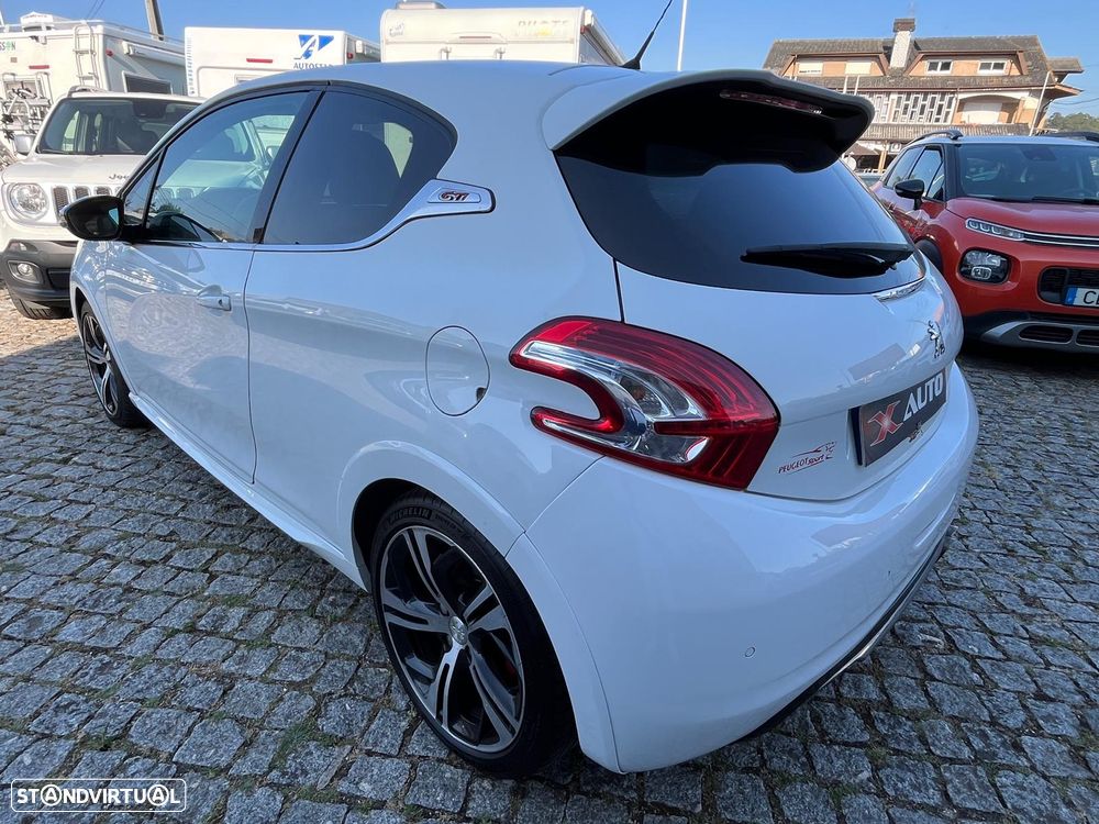 Peugeot 208 - 4