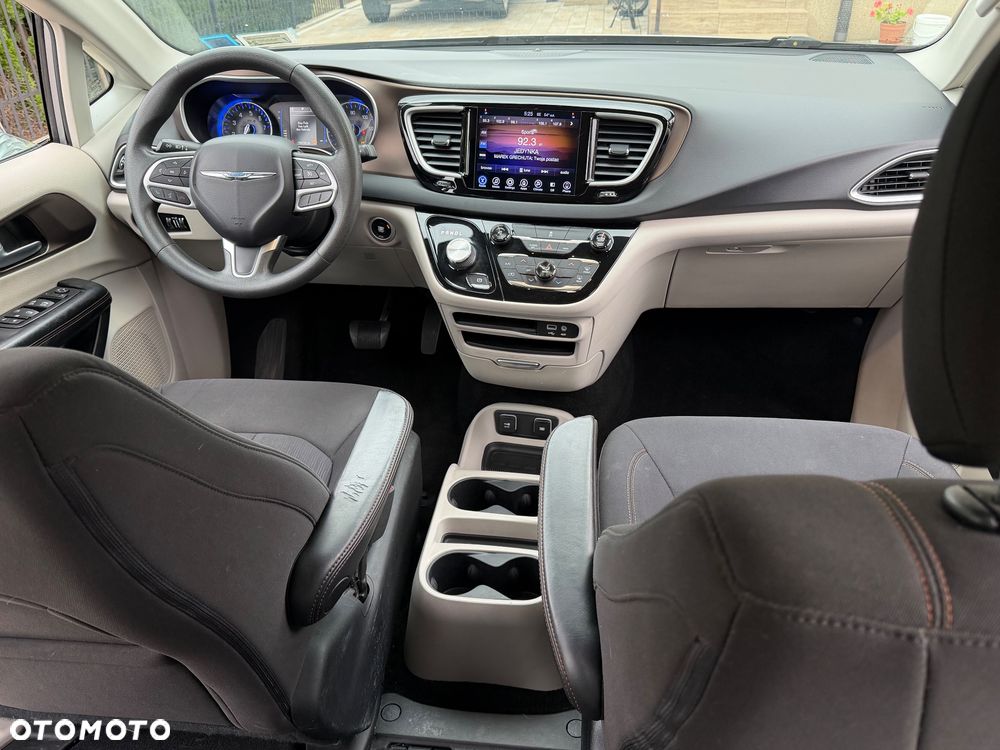 Chrysler Pacifica - 12